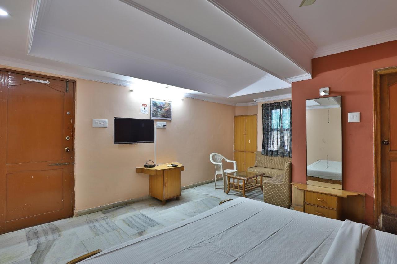 Spot On Hotel Decent Ананд Екстер'єр фото