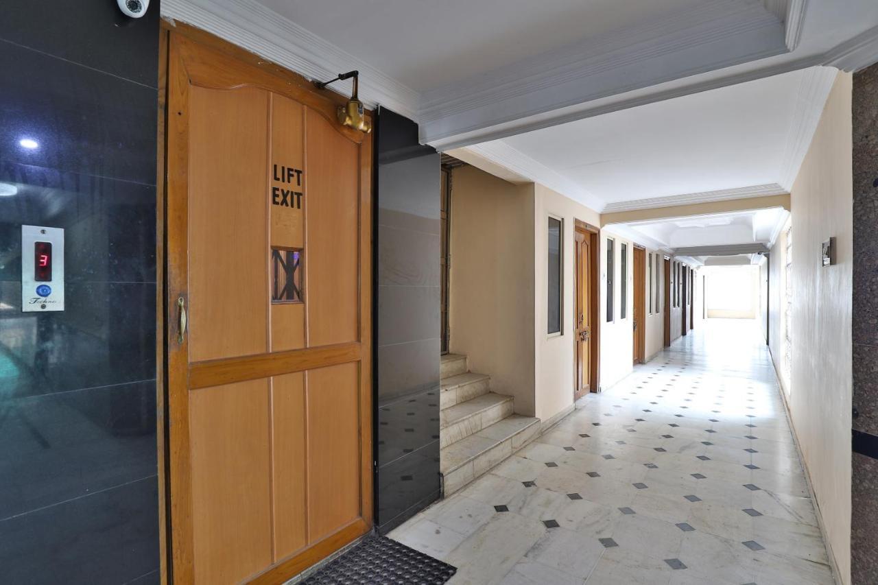 Spot On Hotel Decent Ананд Екстер'єр фото