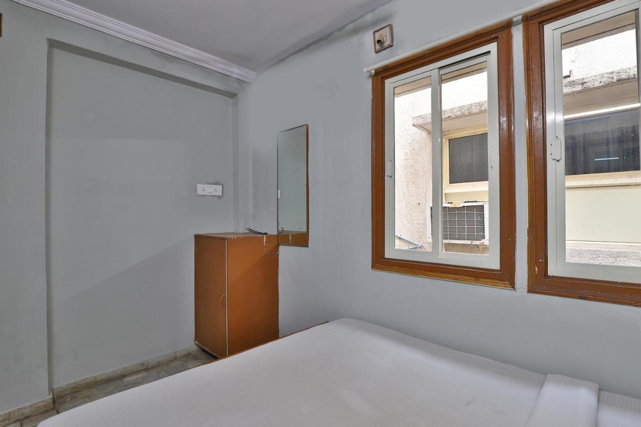 Spot On Hotel Decent Ананд Екстер'єр фото