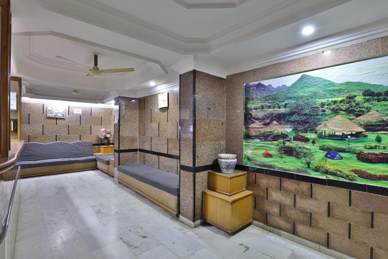 Spot On Hotel Decent Ананд Екстер'єр фото