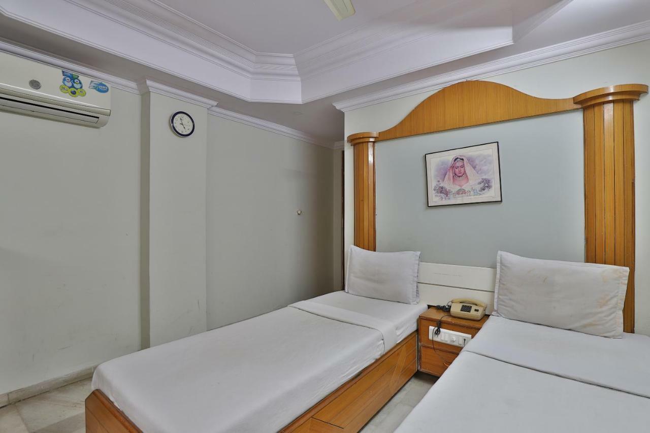Spot On Hotel Decent Ананд Екстер'єр фото