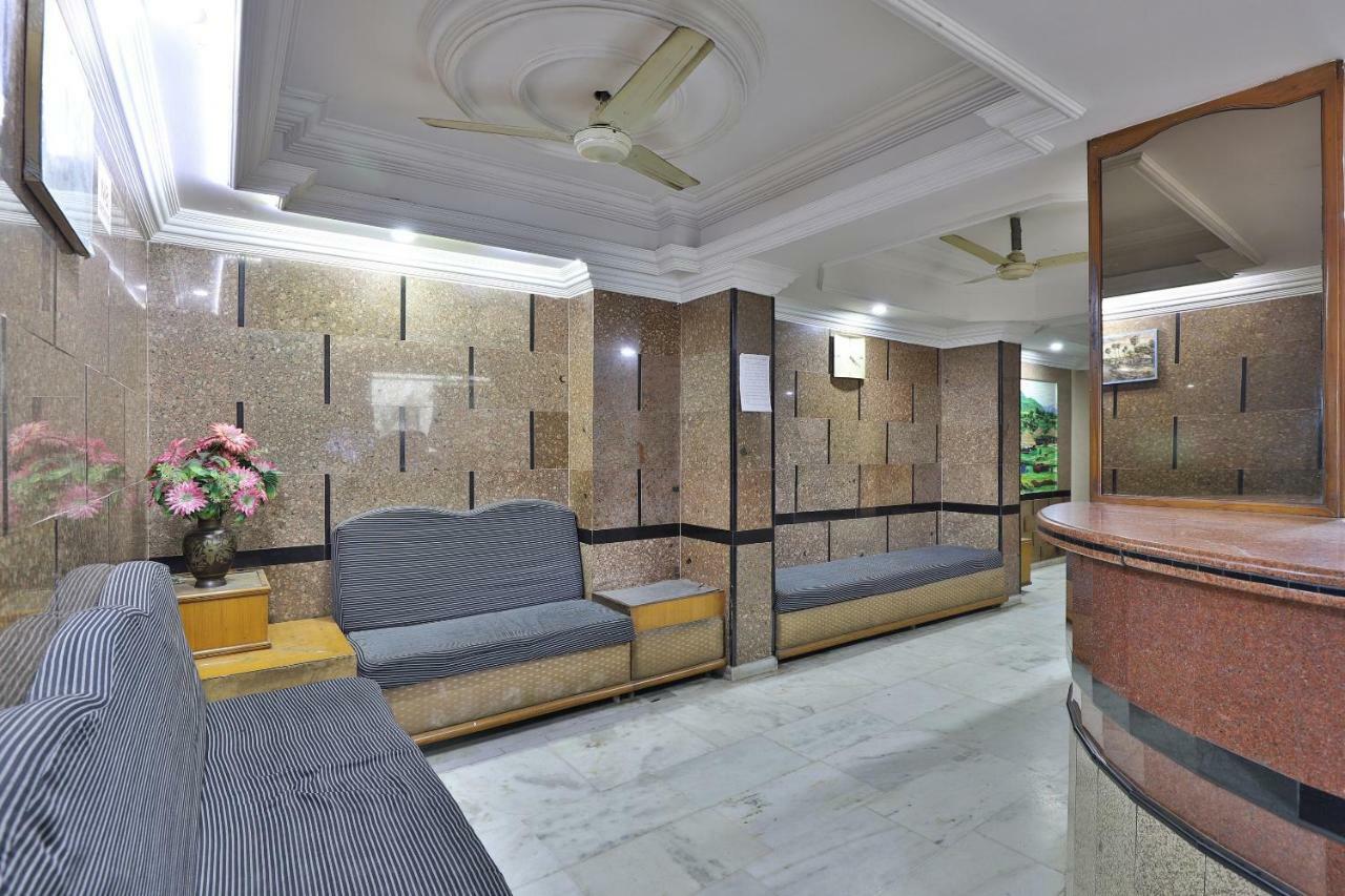 Spot On Hotel Decent Ананд Екстер'єр фото