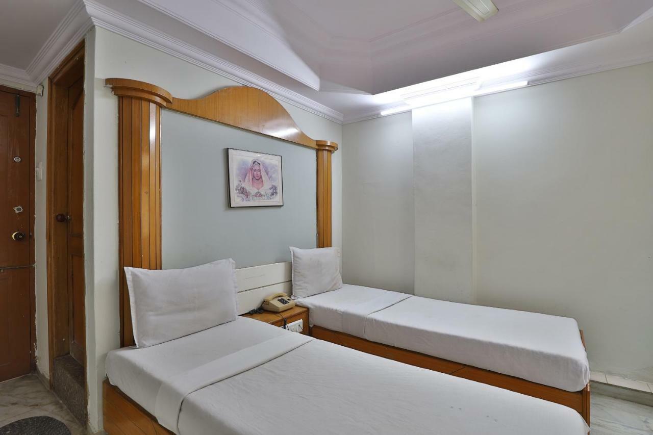 Spot On Hotel Decent Ананд Екстер'єр фото